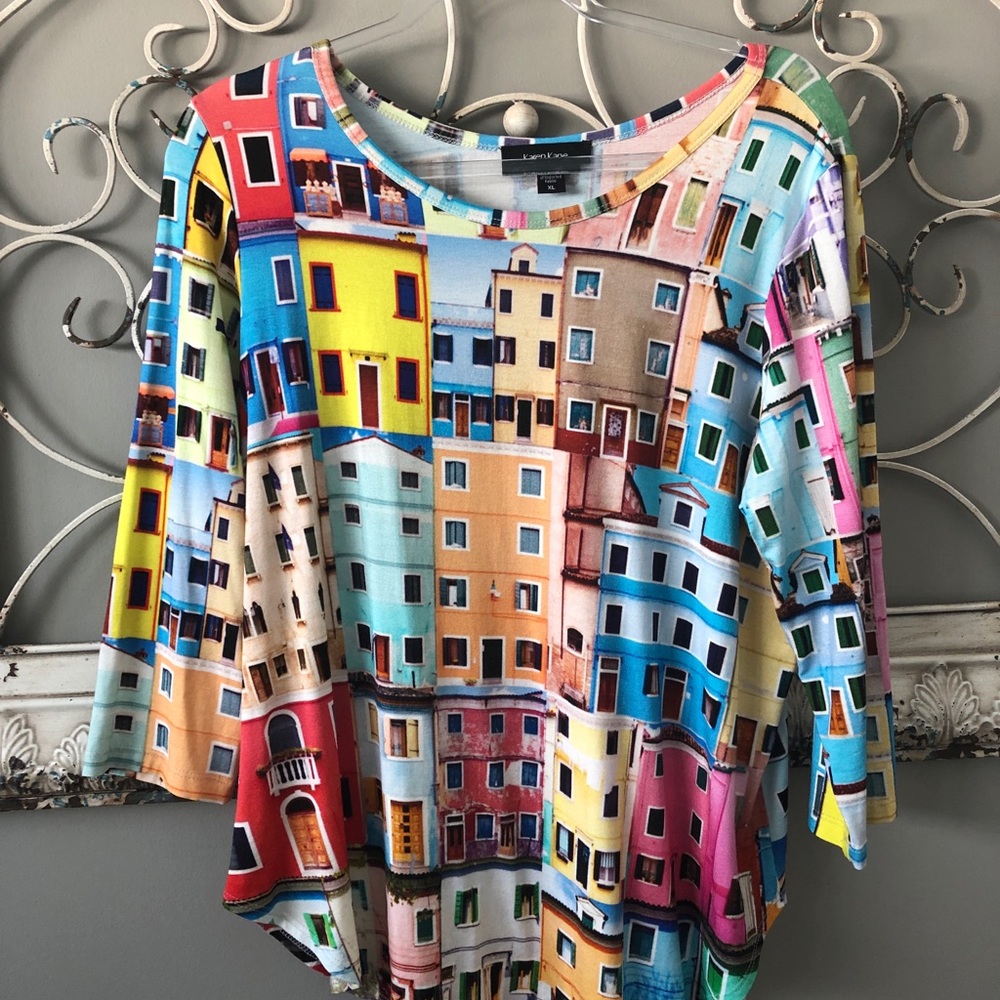 Karen Kane designer top. Multi colored.